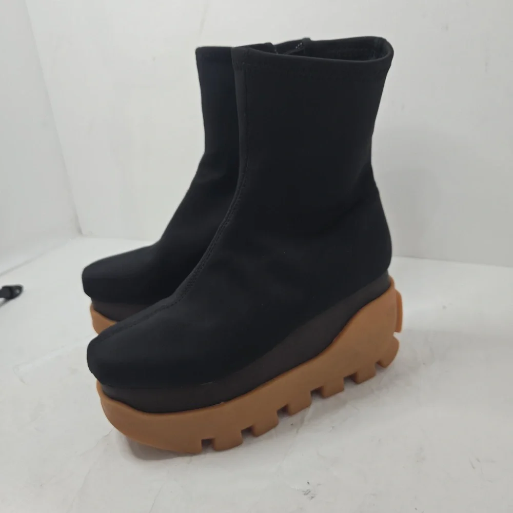 Jeffrey Campbell Women's Black and Tan Boots 6.5M